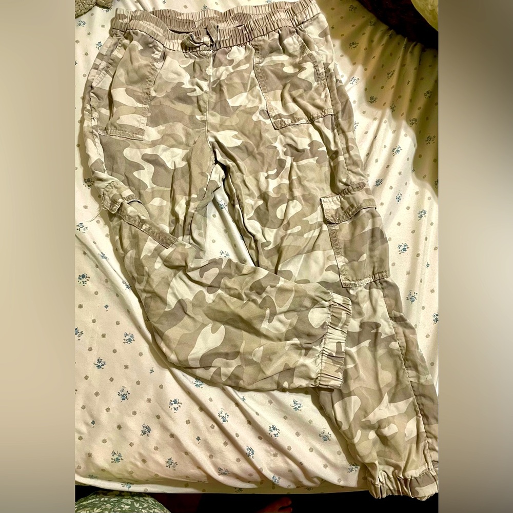 Kids cargo camouflage pants size large